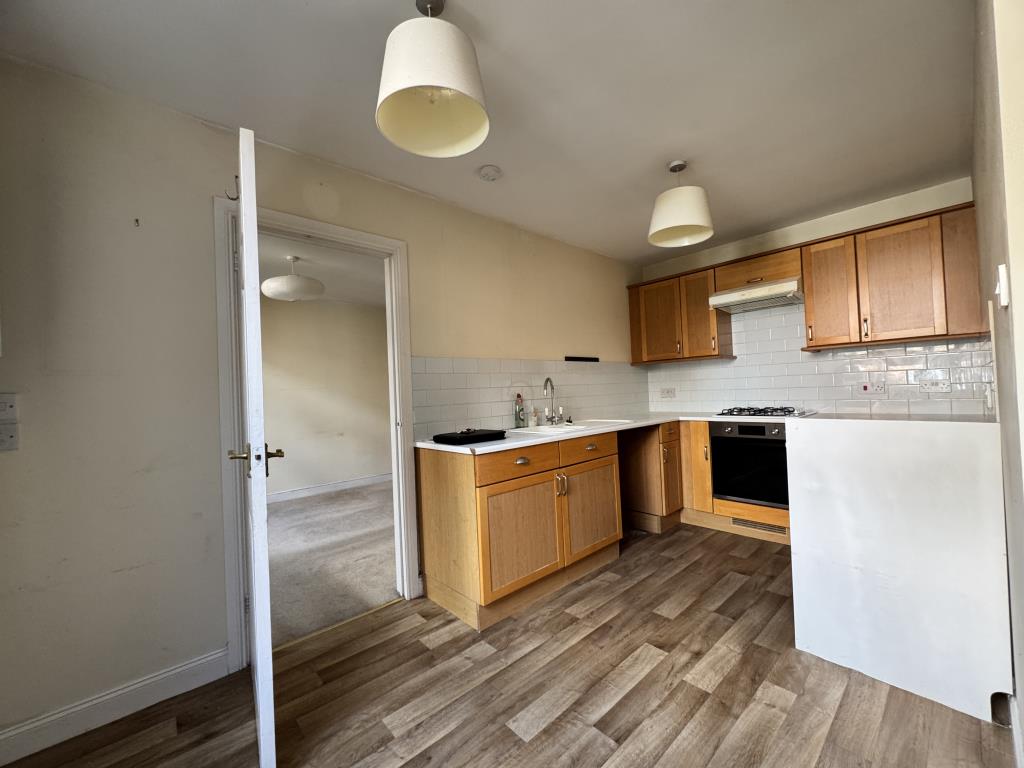 Lot: 162 - THREE-BEDROOM HOME IN CITY CENTRE - Kitchen Area